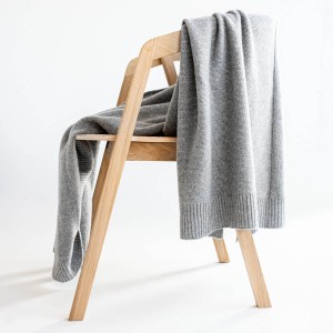 Pled w prostym stylu Szary