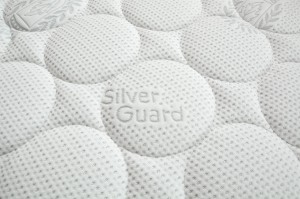 Pokrowiec na materac MATERASSO SILVER Visco z pasem wentylacyjnym o wysokości od 15-25 cm